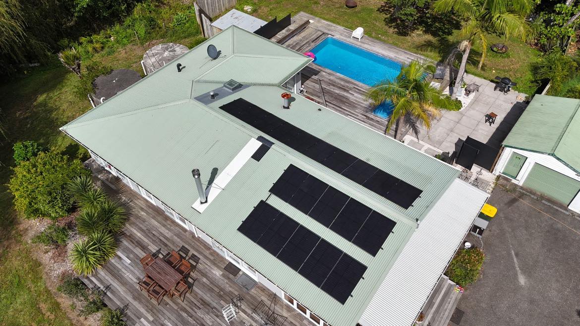 Lifestyle property in NZ featuring rooftop solar panels for sustainable solar power.