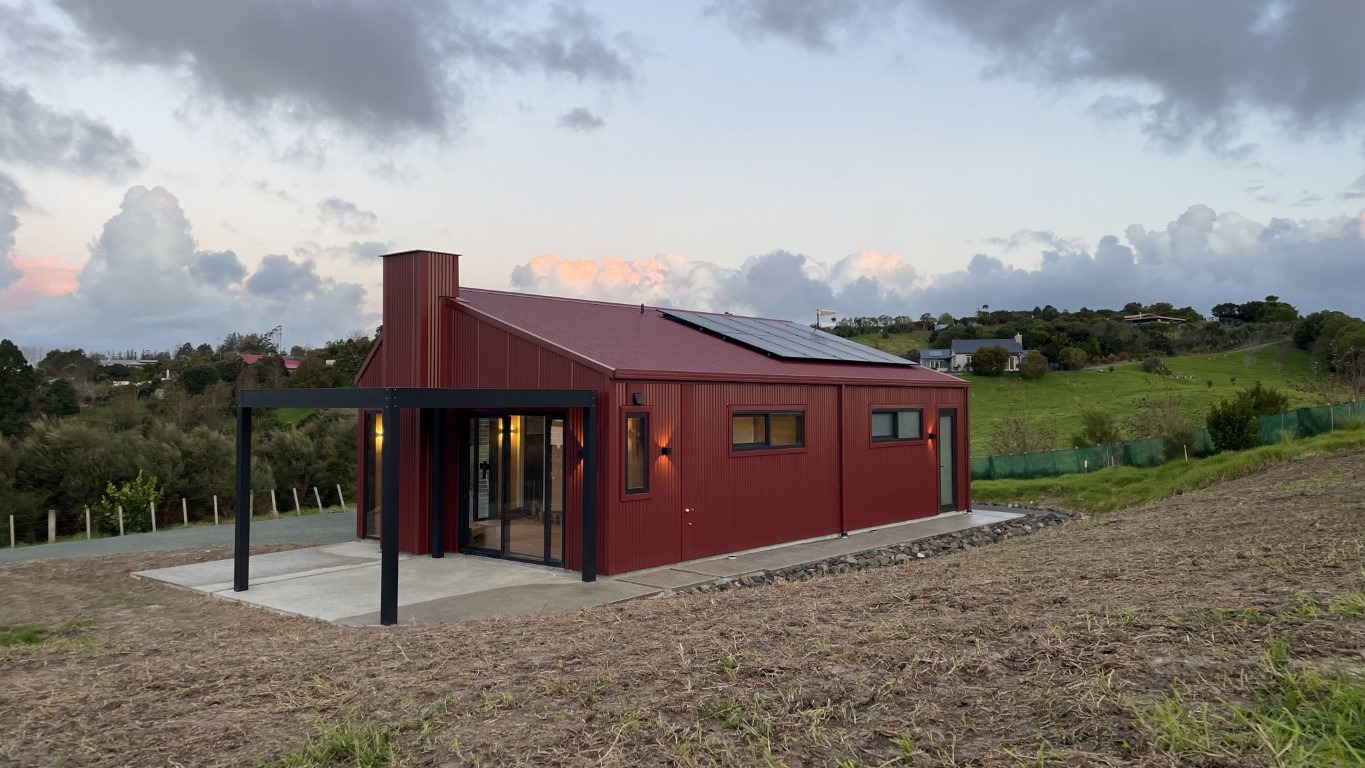 Lifestyle property in NZ featuring rooftop solar panels for sustainable solar power.